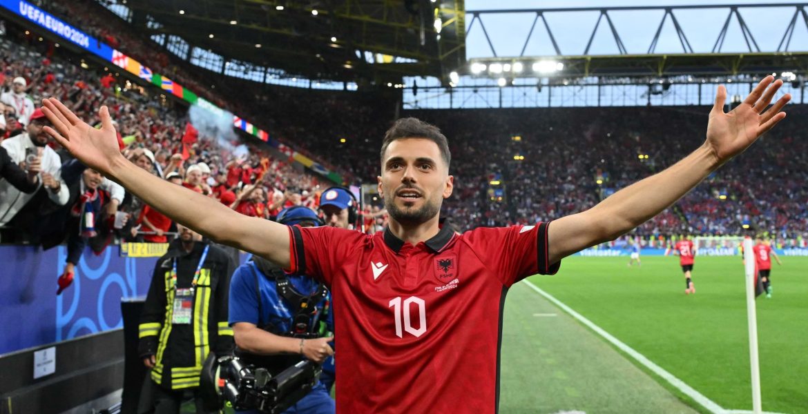 sepak bola Albania