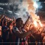 Fanatisme Supporter di Tribun Stadion