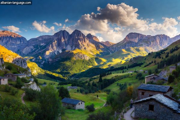 Itinerary 7 Hari di Albania: Pegunungan ke Berat