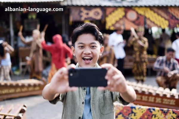 Dampak Konten Kreator pada Budaya Lokal