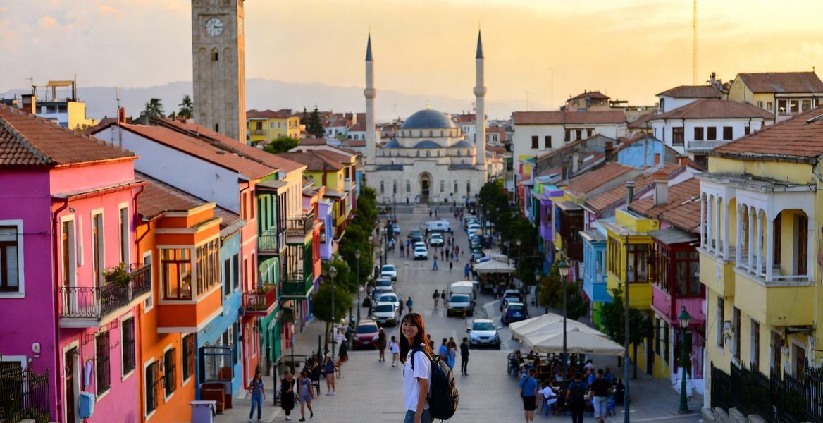 Tips Keliling Tirana: Kota Berwarna dengan Sejarah yang Unik