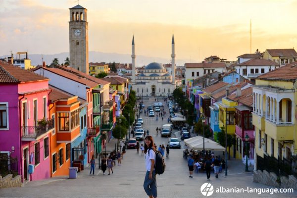 Tips Keliling Tirana: Kota Berwarna dengan Sejarah yang Unik